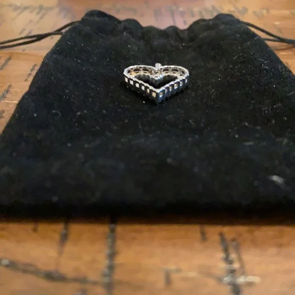 Authentic - 10K Heart Pendant - Picture 3 of 6